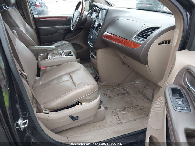 2C4RC1GG2ER297387 Chrysler Town & Country Limited