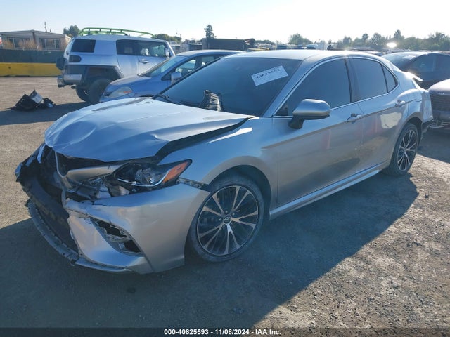Toyota CAMRY SE 2018 4T1B11HK0JU586111 Image 2