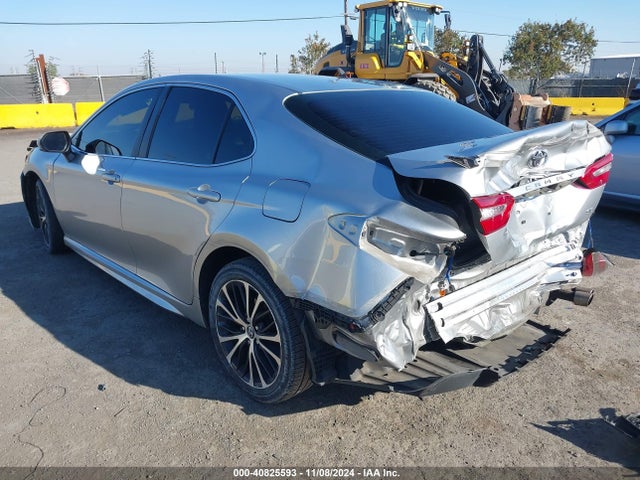 Toyota CAMRY SE 2018 4T1B11HK0JU586111 Image 3