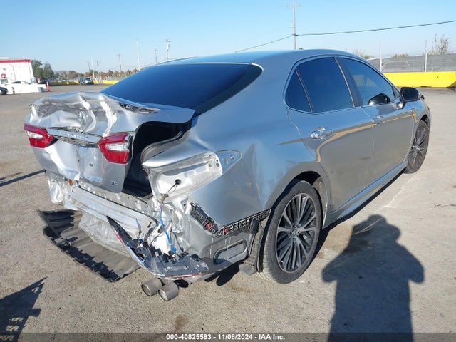Toyota CAMRY SE 2018 4T1B11HK0JU586111 Image 4