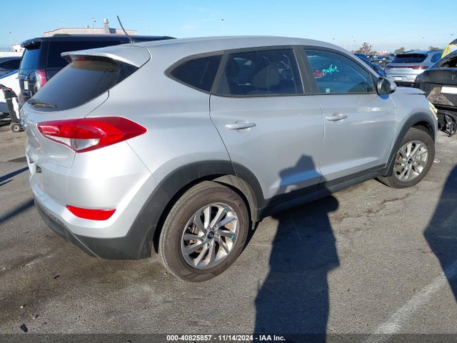 Hyundai TUCSON SE 2018 KM8J23A45JU736486 Image 4