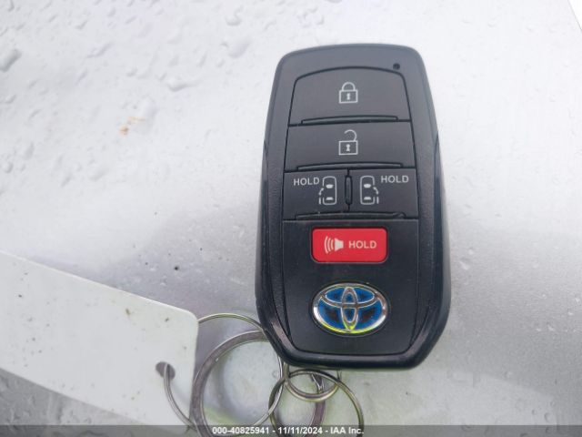 5TDKRKECXNS109650 Toyota SIENNA LE
