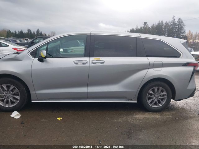 5TDKRKECXNS109650 Toyota SIENNA LE