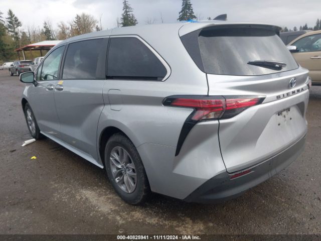 5TDKRKECXNS109650 Toyota SIENNA LE