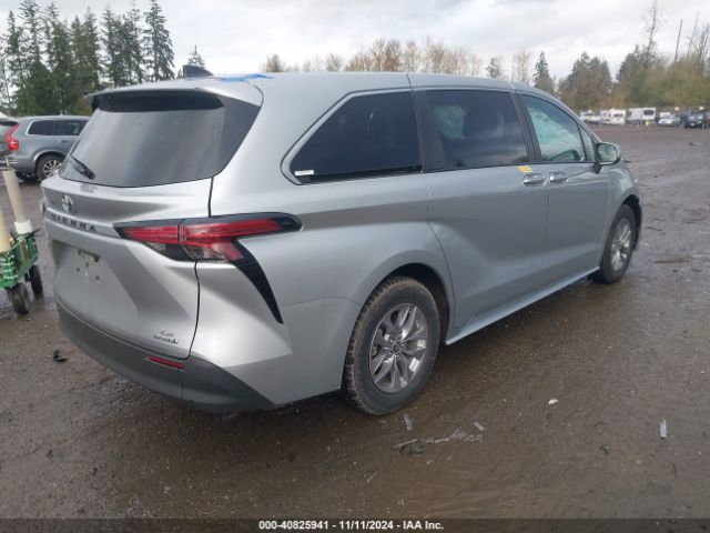 5TDKRKECXNS109650 Toyota SIENNA LE