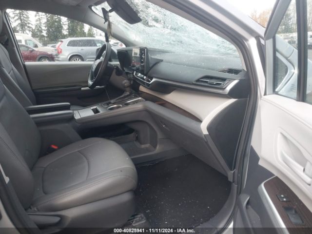 5TDKRKECXNS109650 Toyota SIENNA LE