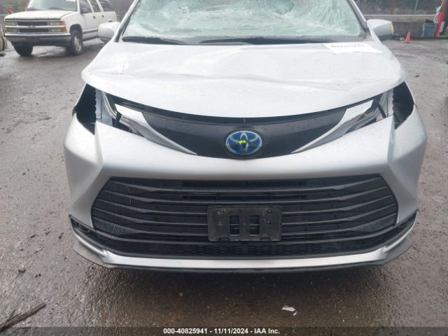 5TDKRKECXNS109650 Toyota SIENNA LE
