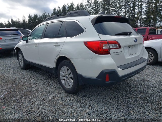 Subaru Outback 2.5i Premium 2018 4S4BSAFC6J3306481 Image 3