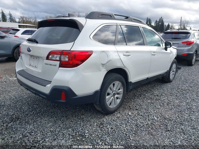 Subaru Outback 2.5i Premium 2018 4S4BSAFC6J3306481 Image 4