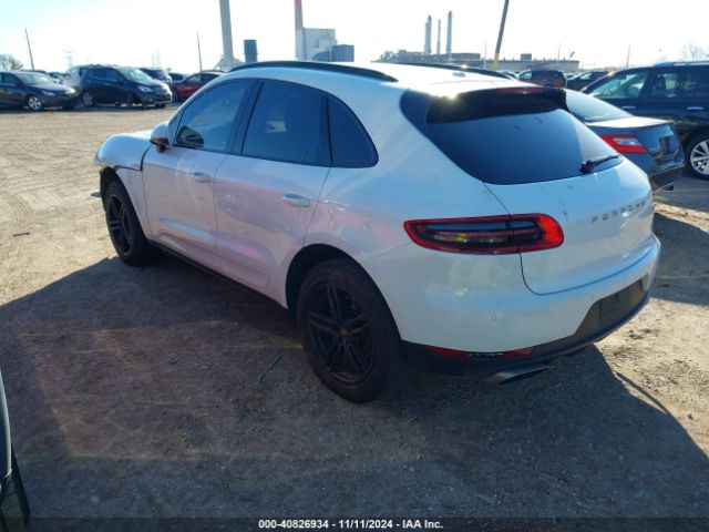 2018 PORSCHE MACAN WP1AA2A51JLB22940 Photo 2