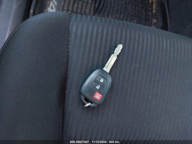 Toyota RAV4 LE 2018 JTMBFREV4JJ220897 Image 11