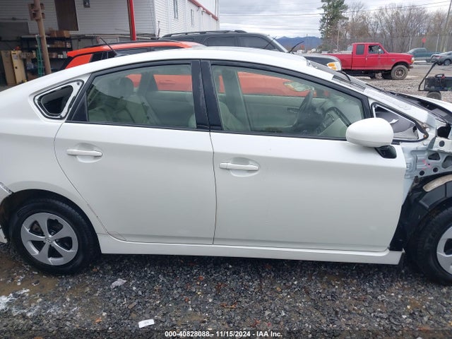 Toyota Prius Four 2015 JTDKN3DU9F0429347 Image 14