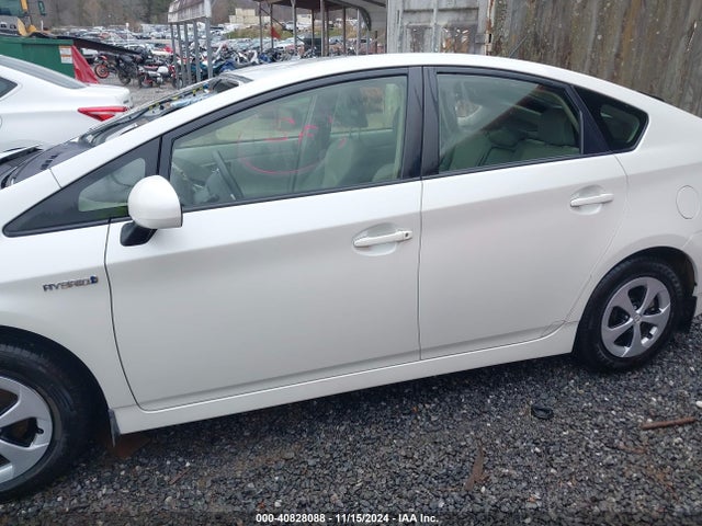 Toyota Prius Four 2015 JTDKN3DU9F0429347 Image 15