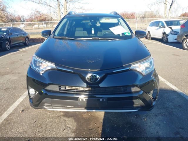 2T3RFREV3JW755929 Toyota Rav4 Adventure/xle