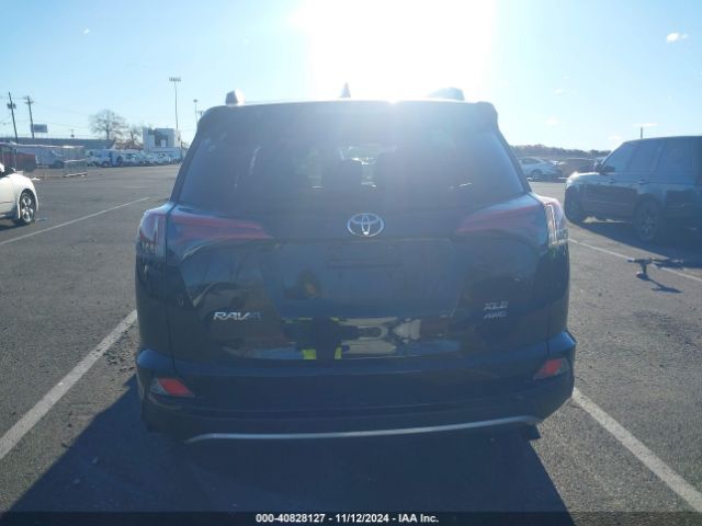 2T3RFREV3JW755929 Toyota Rav4 Adventure/xle