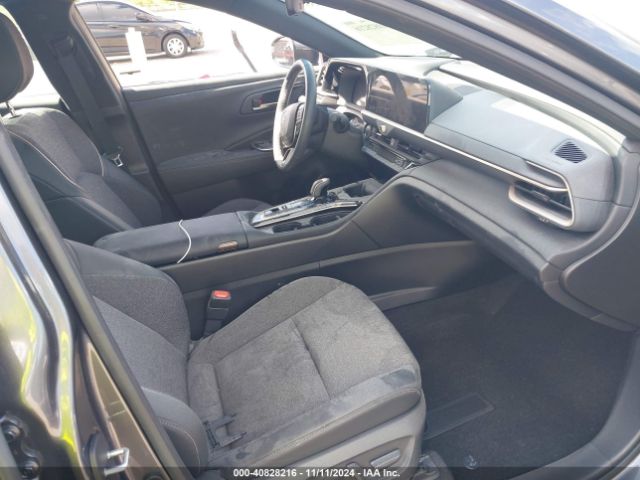 JTDAAAAF7R3025483 Toyota Crown Xle