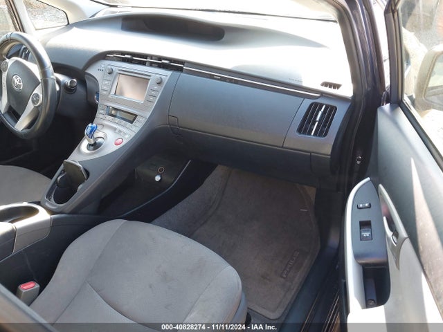 JTDKN3DU6F0404583 Toyota Prius Three