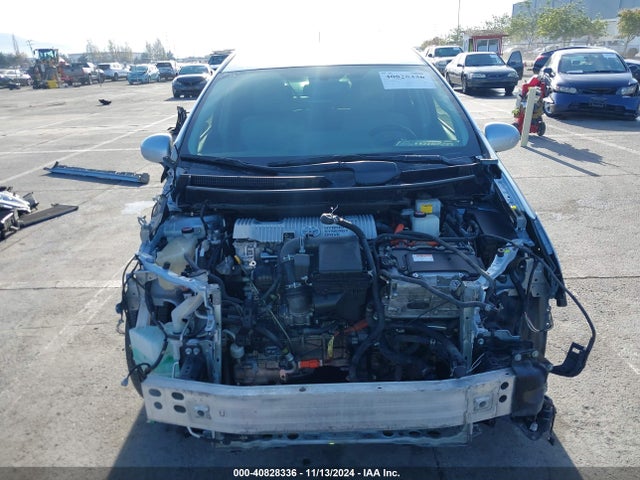 Toyota Prius V Four 2016 JTDZN3EU5GJ053934 Image 13