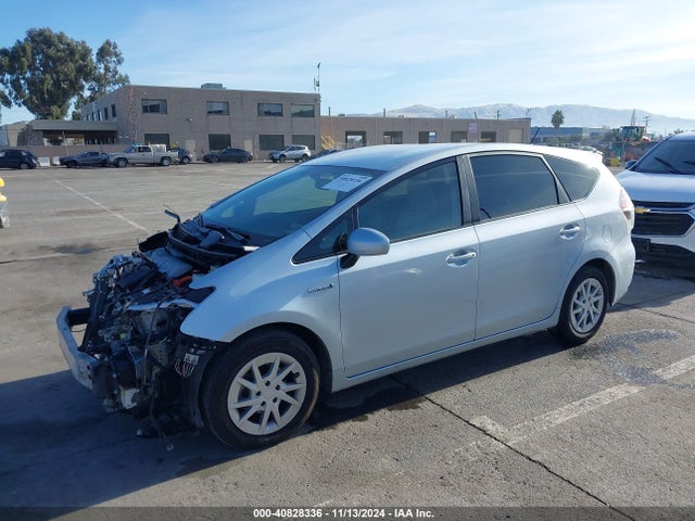 Toyota Prius V Four 2016 JTDZN3EU5GJ053934 Image 2
