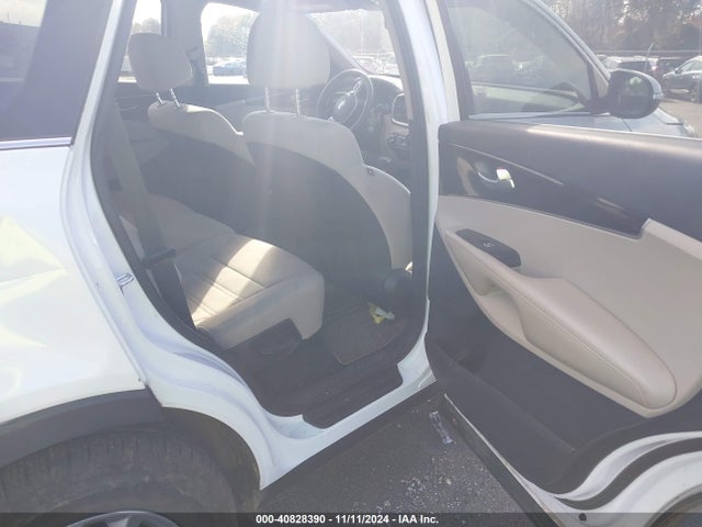 5XYPG4A58KG493709 KIA Sorento 3.3l Lx