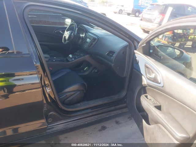 Chrysler 200 S 2015 1C3CCCBG3FN528051 Image 5