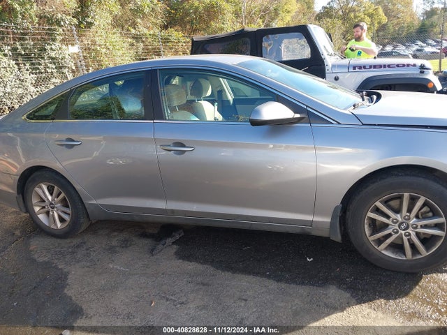 Hyundai SONATA SE 2017 5NPE24AFXHH495834 Image 14