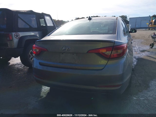 Hyundai SONATA SE 2017 5NPE24AFXHH495834 Image 17
