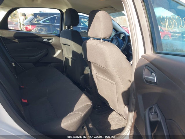Ford FOCUS SE 2017 1FADP3F25HL274141 Image 8