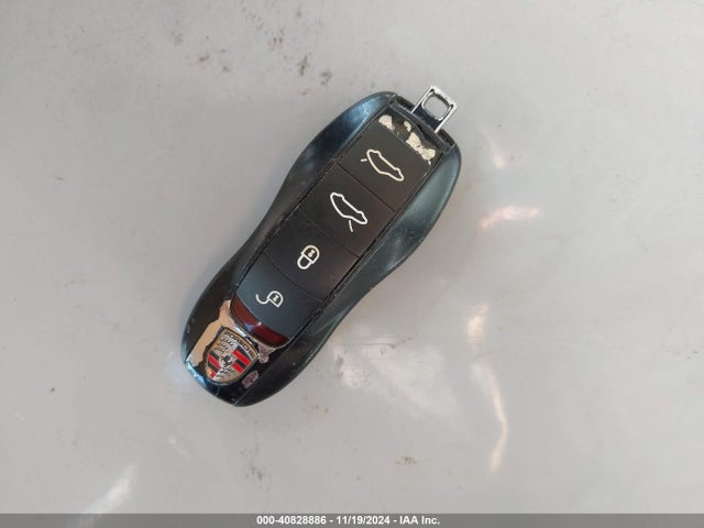 Porsche 2018 2018 WP0CA2A8XJS211030 Image 11
