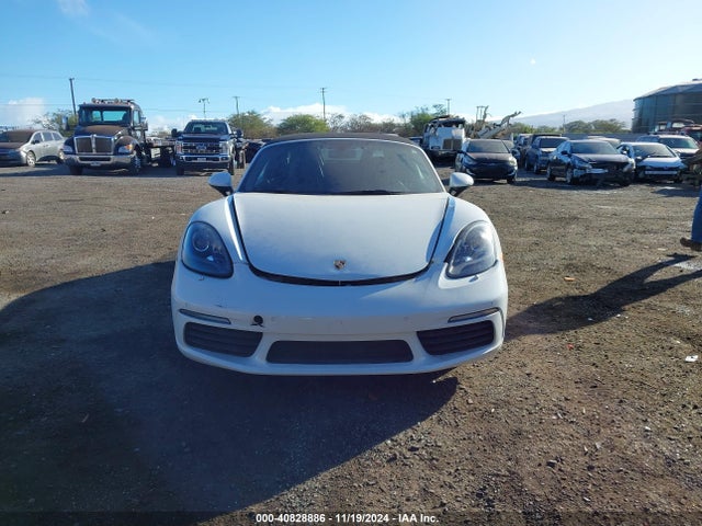 Porsche 2018 2018 WP0CA2A8XJS211030 Image 12