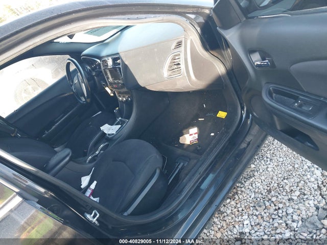 Chrysler 200 Touring 2014 1C3CCBBB6EN192425 Image 5