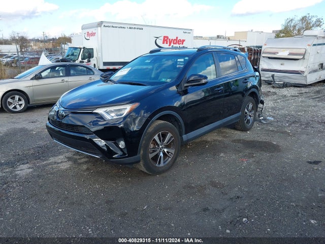 Toyota Rav4 Xle 2018 2T3RFREV3JW734840 Image 2