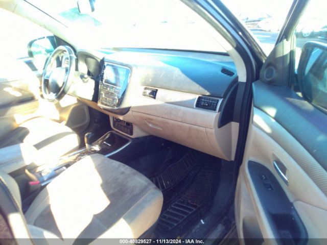 JA4AZ3A31HZ003477 Mitsubishi Outlander Se