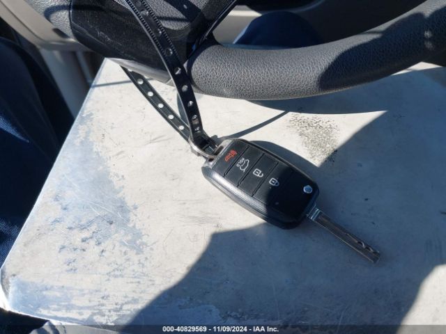 KNDMB5C11G6167908 KIA SEDONA LX