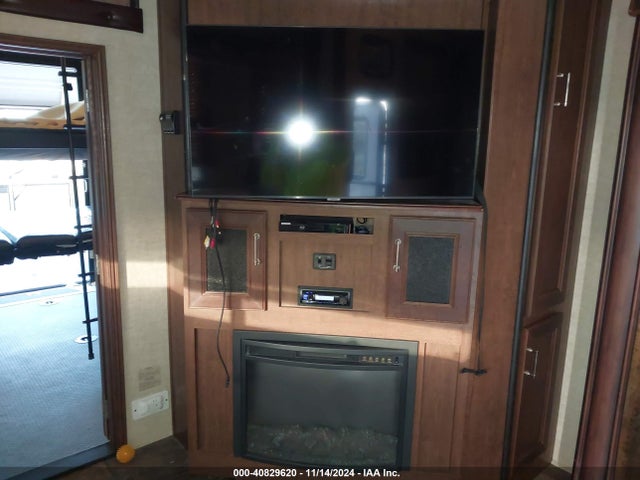40829620 :رقم المزاد ، 4YDF37126FF810844 vin ، 2015 Keystone 38ft مزاد بيع