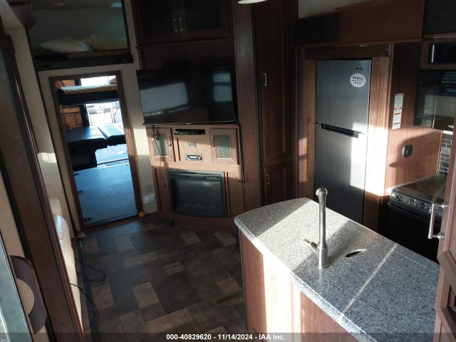 40829620 :رقم المزاد ، 4YDF37126FF810844 vin ، 2015 Keystone 38ft مزاد بيع