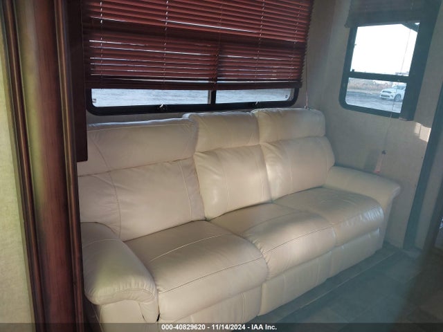 40829620 :رقم المزاد ، 4YDF37126FF810844 vin ، 2015 Keystone 38ft مزاد بيع
