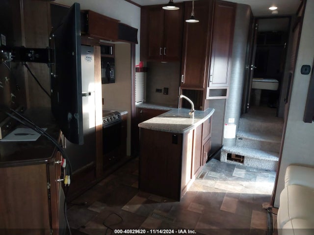 40829620 :رقم المزاد ، 4YDF37126FF810844 vin ، 2015 Keystone 38ft مزاد بيع