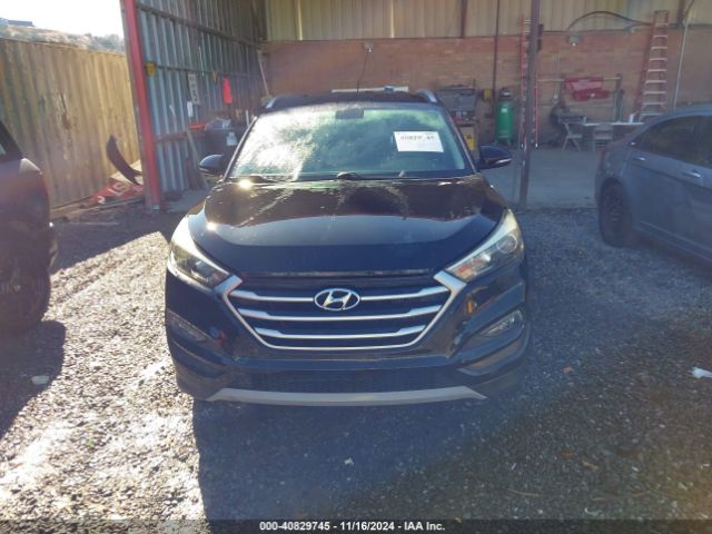 KM8J33A28HU458866 Hyundai Tucson Sport