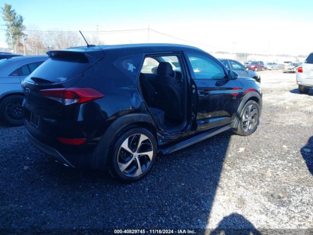 KM8J33A28HU458866 Hyundai Tucson Sport