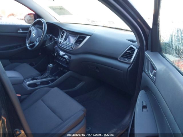 KM8J33A28HU458866 Hyundai Tucson Sport