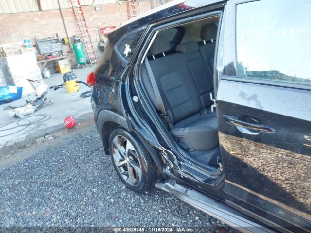 KM8J33A28HU458866 Hyundai Tucson Sport
