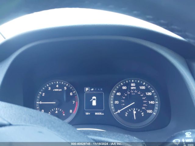 KM8J33A28HU458866 Hyundai Tucson Sport