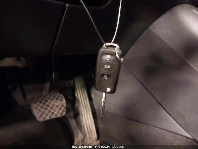 WVGBV7AX1FW503844 Volkswagen TIGUAN S