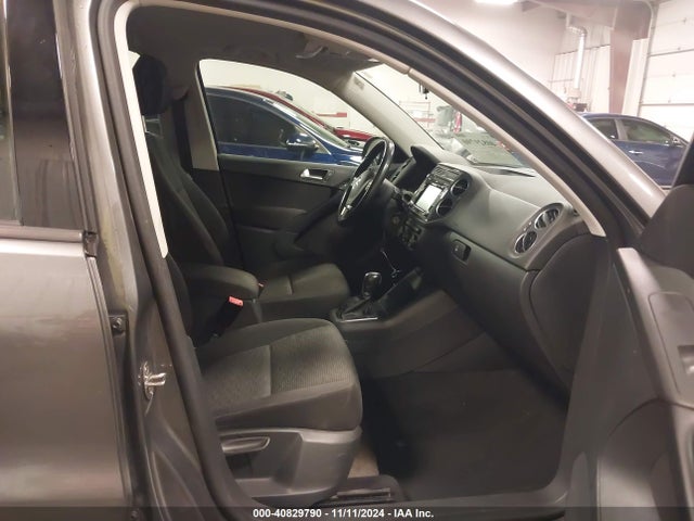 WVGBV7AX1FW503844 Volkswagen TIGUAN S