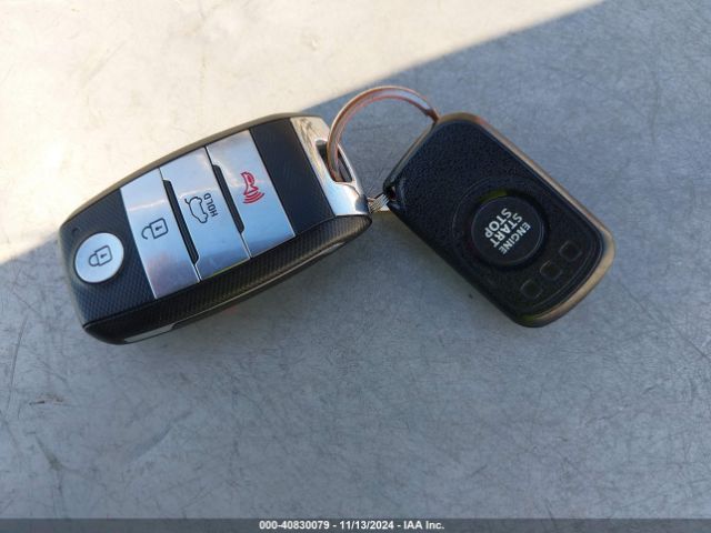 5XYPK4A52HG295683 KIA Sorento 3.3l Sx