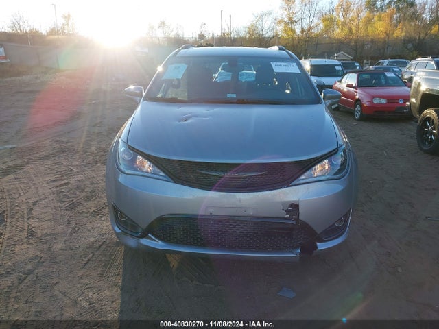 Chrysler Pacifica 35th Anniversary Touring L 2020 2C4RC1BG7LR116983 Image 13