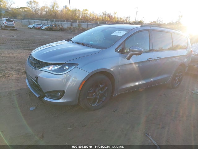 Chrysler Pacifica 35th Anniversary Touring L 2020 2C4RC1BG7LR116983 Image 2