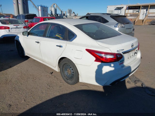 Nissan Altima 2.5 S 2017 1N4AL3AP2HC256181 Image 3