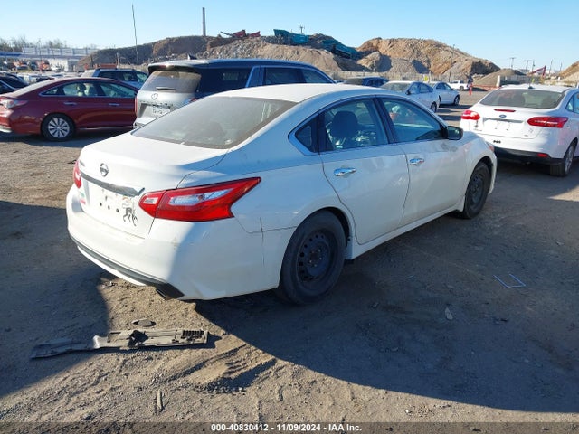 Nissan Altima 2.5 S 2017 1N4AL3AP2HC256181 Image 4